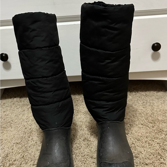 Snow boots - Picture 1 of 3